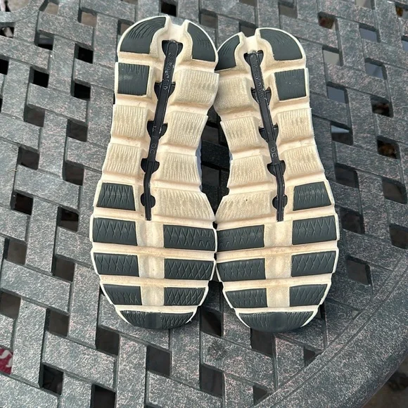 On Cloudswift Running Women's Athletic Shoes 9 W in Gray, Orchid, and Orange - Picture 3 of 6